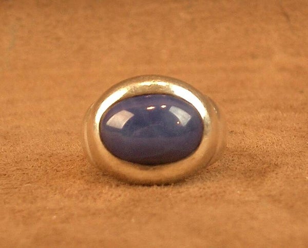 Belle imposante bague en argent sertie d'une saphir étoilé