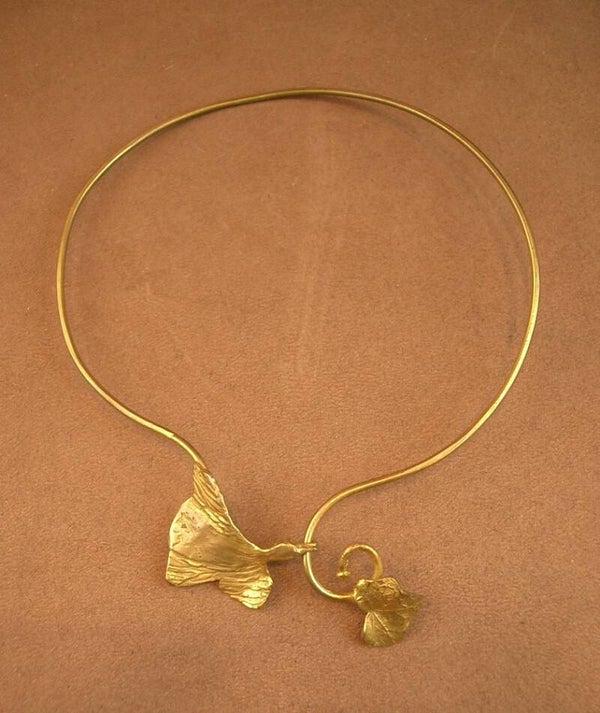 Collier en métal doré signé Béatrice Chatteau dans le gout de Claude Lalanne