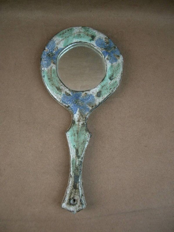 Miroir face à main en céramique signé Albert Thiry Vallauris