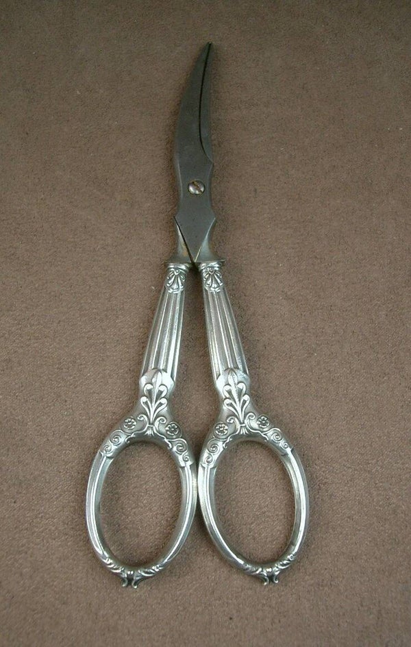 Paire de ciseaux à raisin anciens en argent  XIXe siècle style Empire