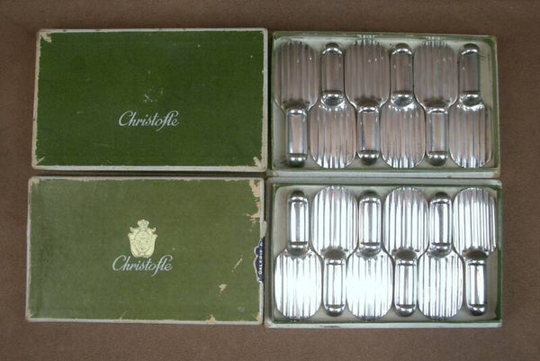 Suite de 12 porte couteaux en métal argenté Christofle Luc Lanel modèle raquette