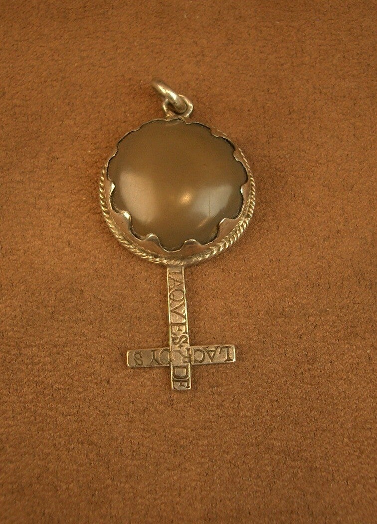Rare Pendentif amulette "Haute époque" Argent et Pierre de Crapaud