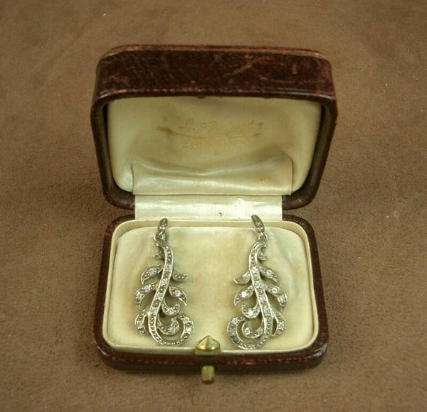 Paire de pendants d'oreille ancien en argent et pierres blanches