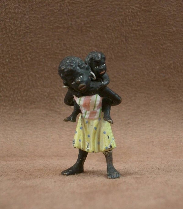 Bronze de Vienne africaniste Maman portant son bébé sur le dos