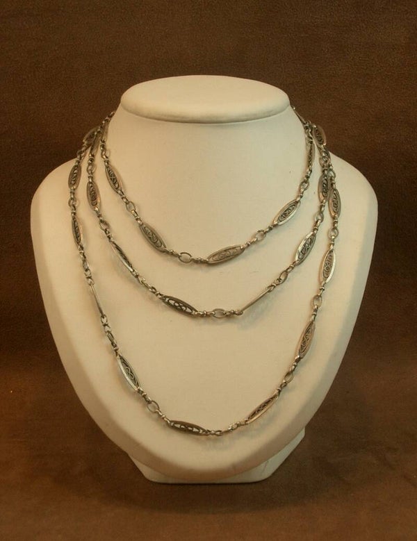 Ancien long collier sautoir en argent massif