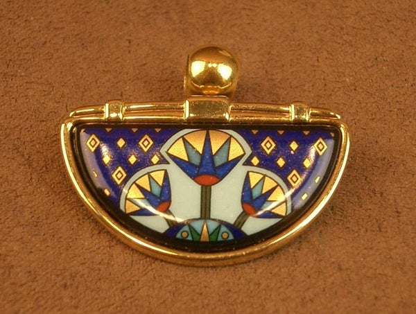 Pendentif en métal émaillé signé Michaela Frey Wille