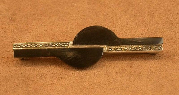 Broche Art déco en argent et Onyx