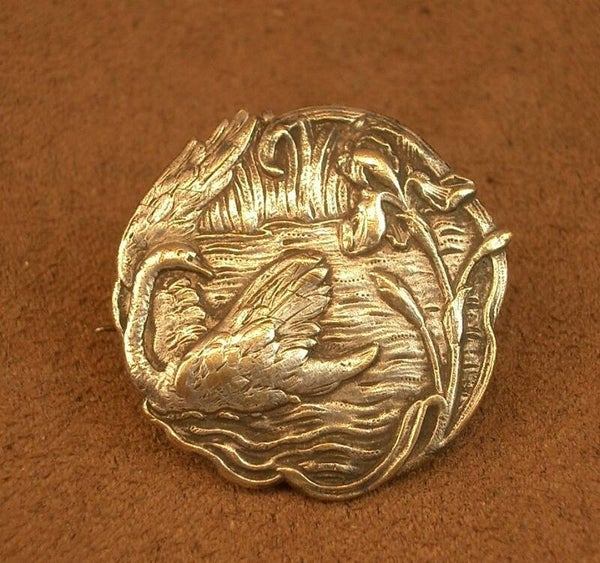 Belle broche ancienne Art Nouveau décor de cygne et Iris