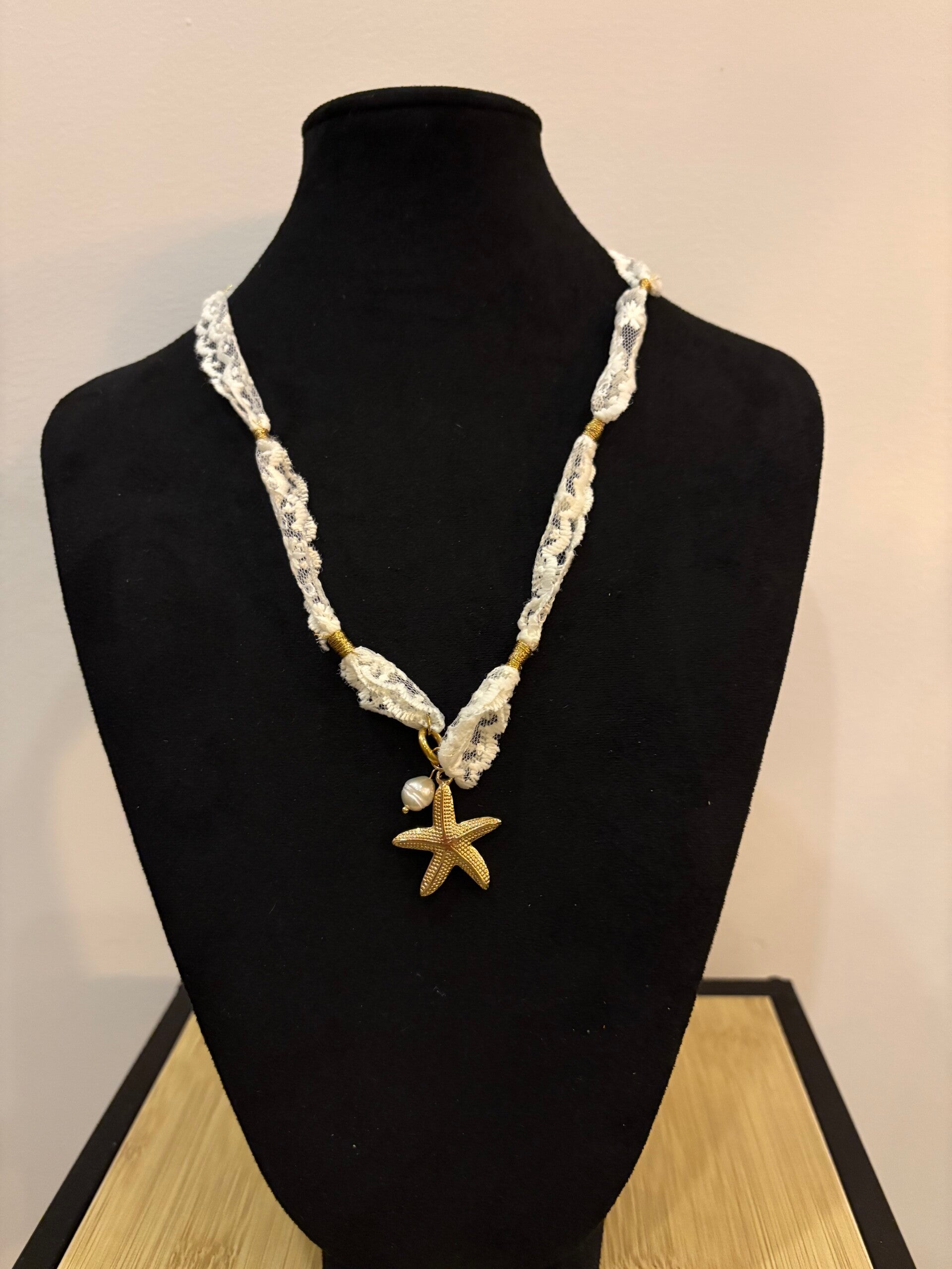 Sea star necklace - gold