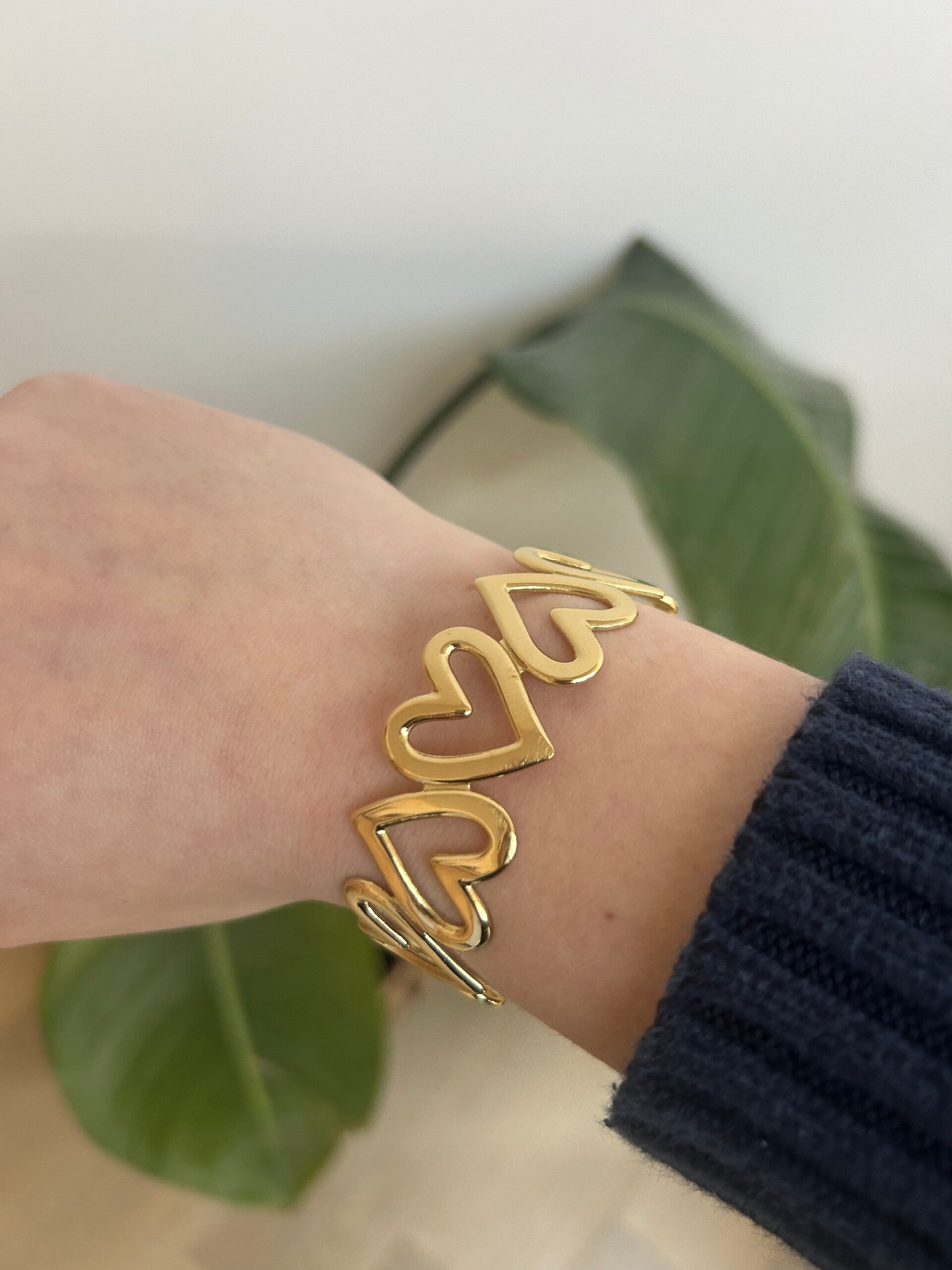 Love bangle - gold