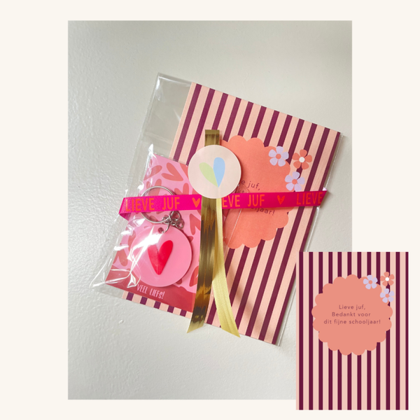 Juf kaart met hartjes sleutelhanger