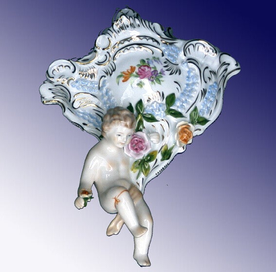 Saxon Dresden porcelain wall vase with putto and floral decoration – hand-painted – Groenensteyn Light. / Саксонская дрезденская фарфоровая настенная ваза с путти и цветочным орнаментом – ручная роспись – Groenensteyn Light.