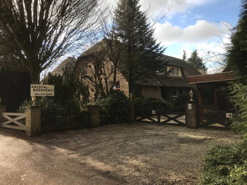 exterior view of Groenensteyn Crystal Lighting showroom Netherlands