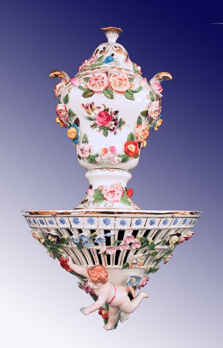 Saxon Dresden porcelain potpourri vase with cherub and floral motifs – handmade DDR porcelain – Groenensteyn Light. / Саксонская дрезденская фарфоровая ваза для потпури с амуром и цветами – изделие ГДР ручной работы – Groenensteyn Light.