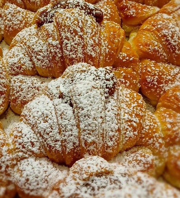 MEDIALUNA FILLED WITH DULCE DE LECHE