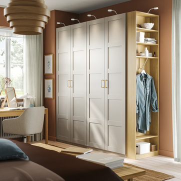 Pax Kleiderschrank mit Beleuchtung