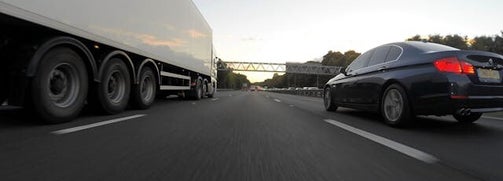 Strasse mit Autos