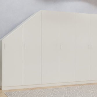 Maßschrank in Dachschräge