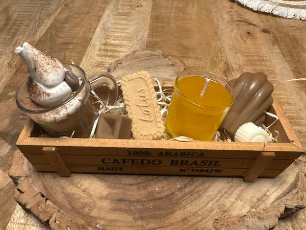 Le Coffret Surprise - assortiment de mini bougies et fondants, présentés en coffret bois