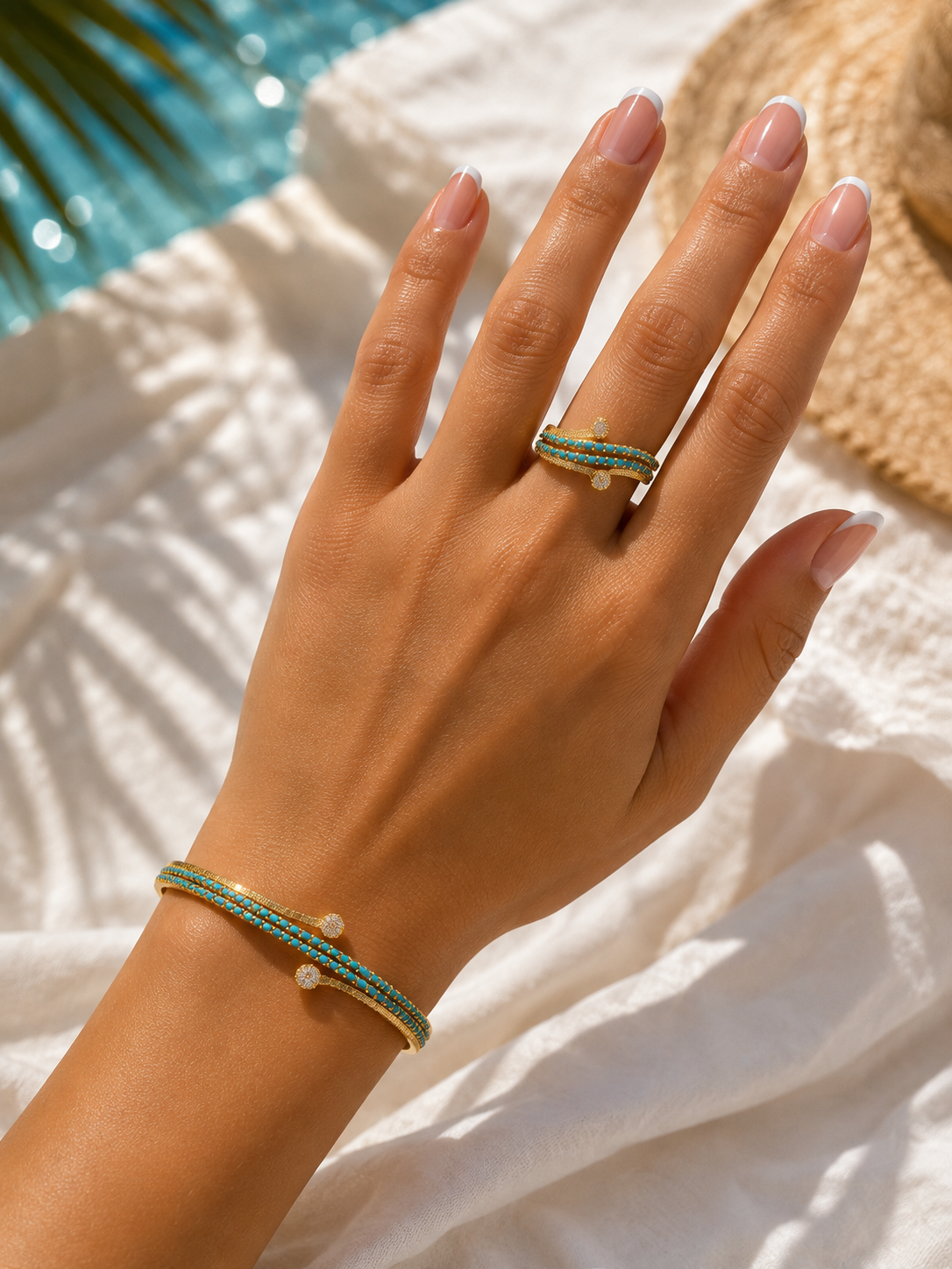 Summer elegance with a touch of turquoise