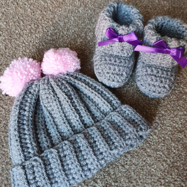 2 piece matching  double pom pom hat and booties