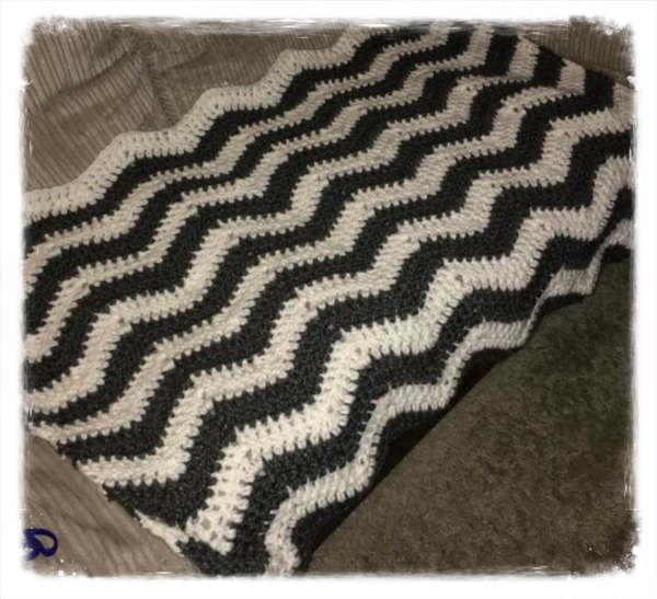 Chunky zig zag lap blanket