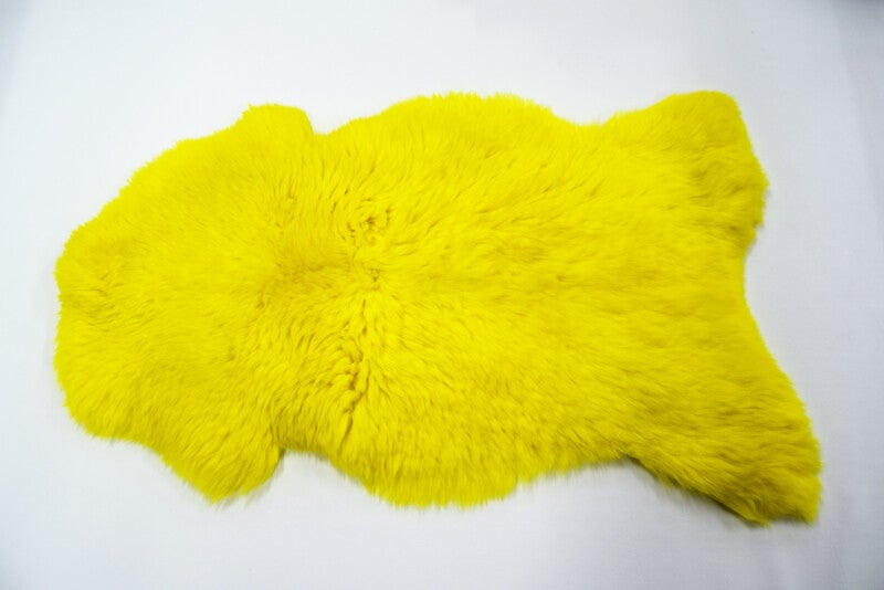 Gekleurde schapenvacht geel.