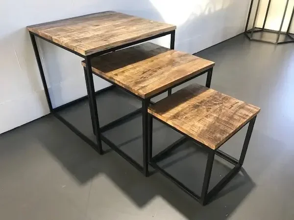 Bijzettafel in mangohout set van 3