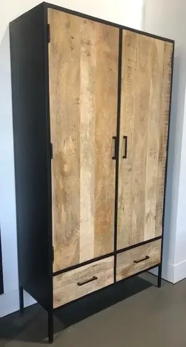 Wandkast in mango hout met metaal