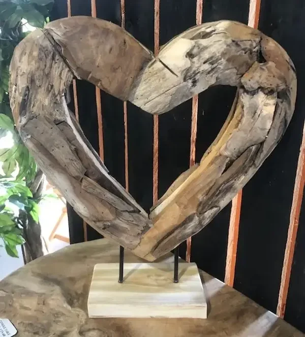 Wooden statue heart 45 cm.