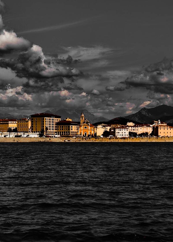La ville d'Ajaccio depuis la mer