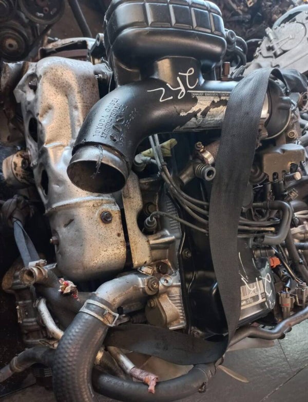 Toyota Hilux 2.4 8v EFI Petrol Engine (2RZ)