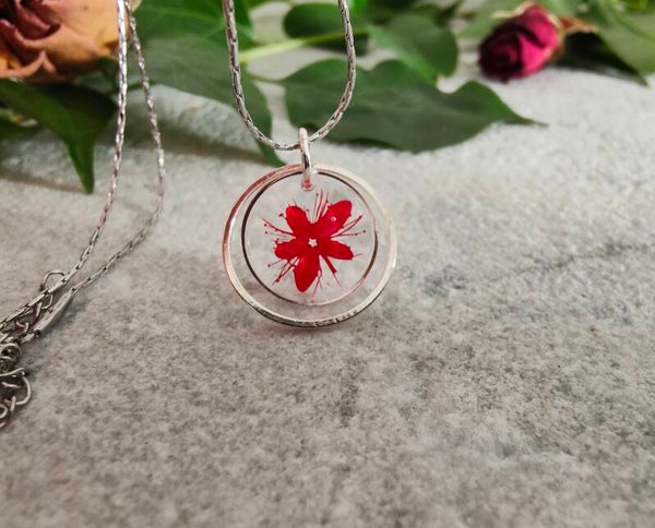 ↬ Collier Fleur rouge - Acier inoxydable argent