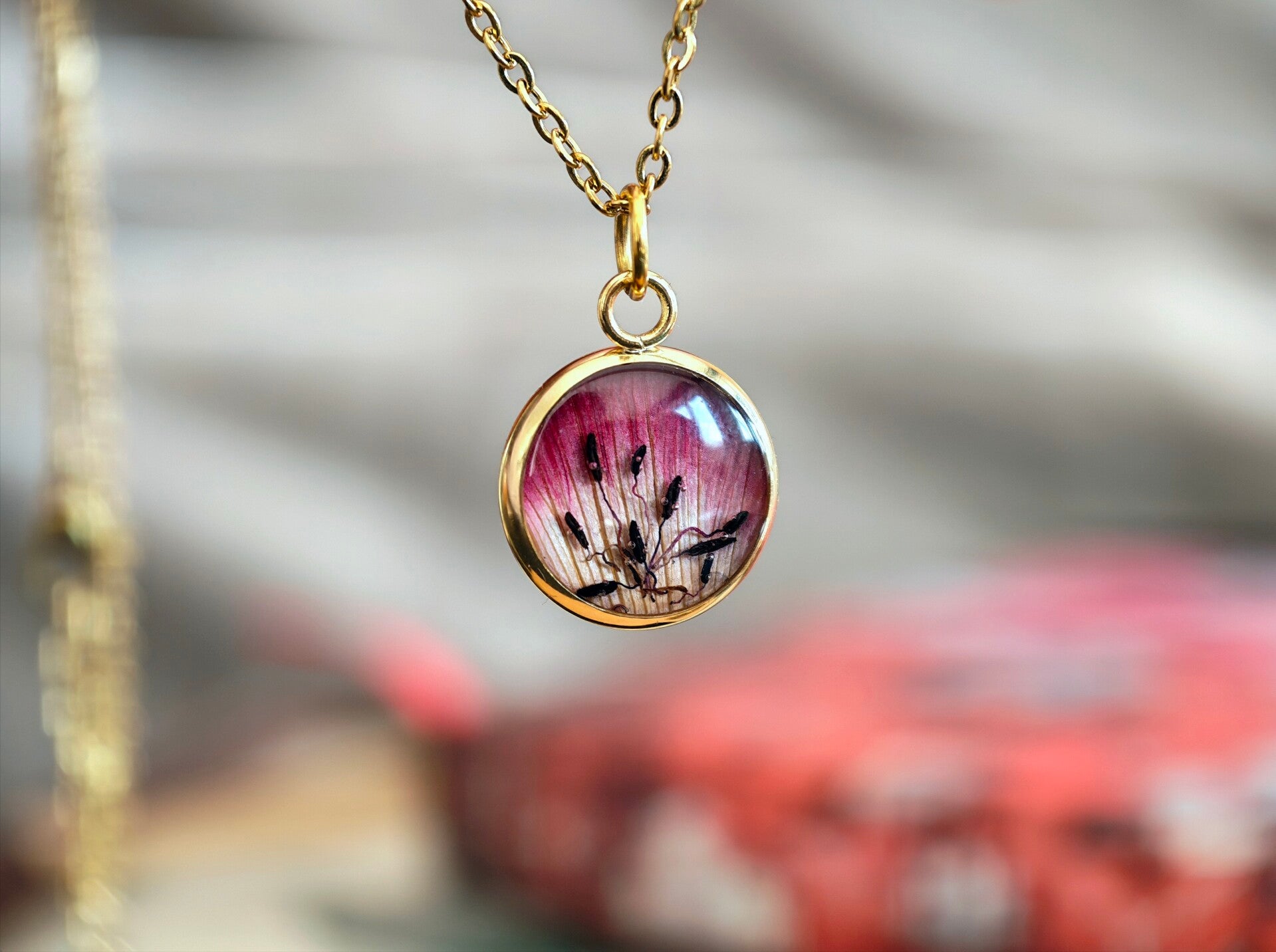 ❧ Collier Anémone - Acier inoxydable Doré - Médaillon rond