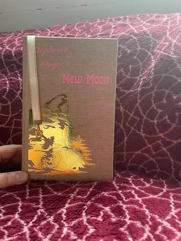 New Moon-Stephenie Meyer
