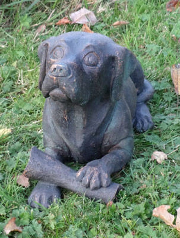 Vorstbestendige Urn Hond met Bot