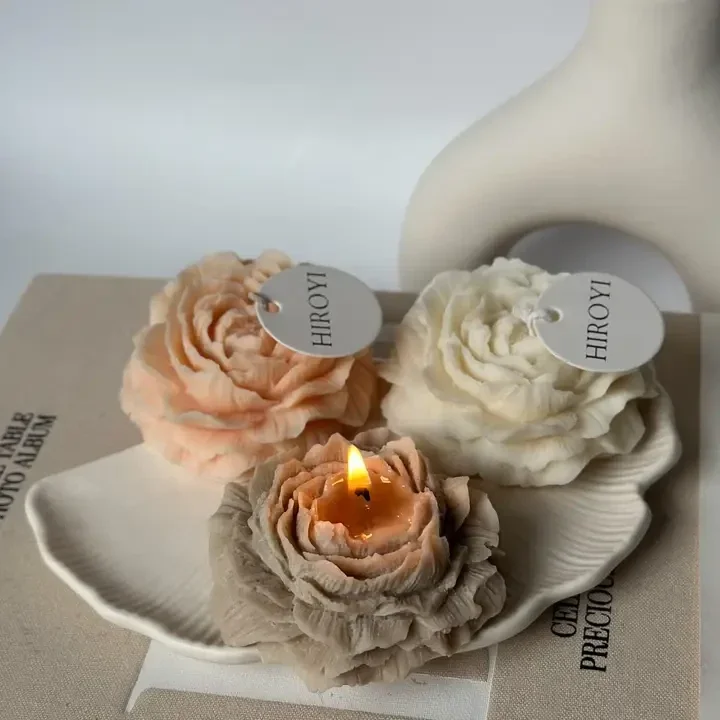 1 stuk pioenbloemkaars , creme