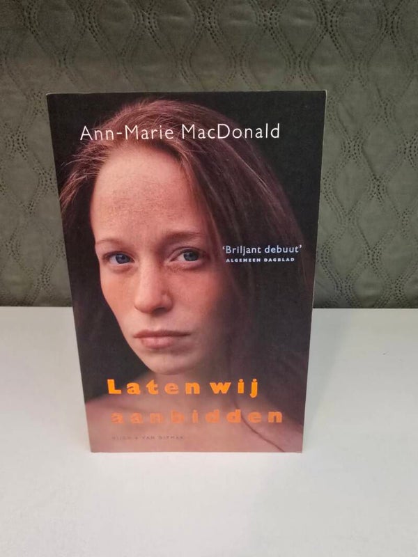 Laten wij aanbidden – Ann-Marie MacDonald