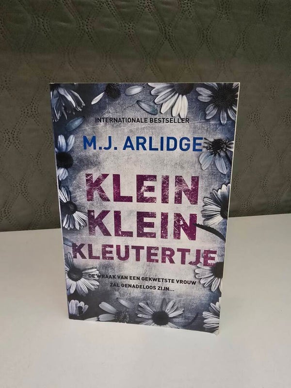 M.J. Arlidge – Klein klein kleutertje