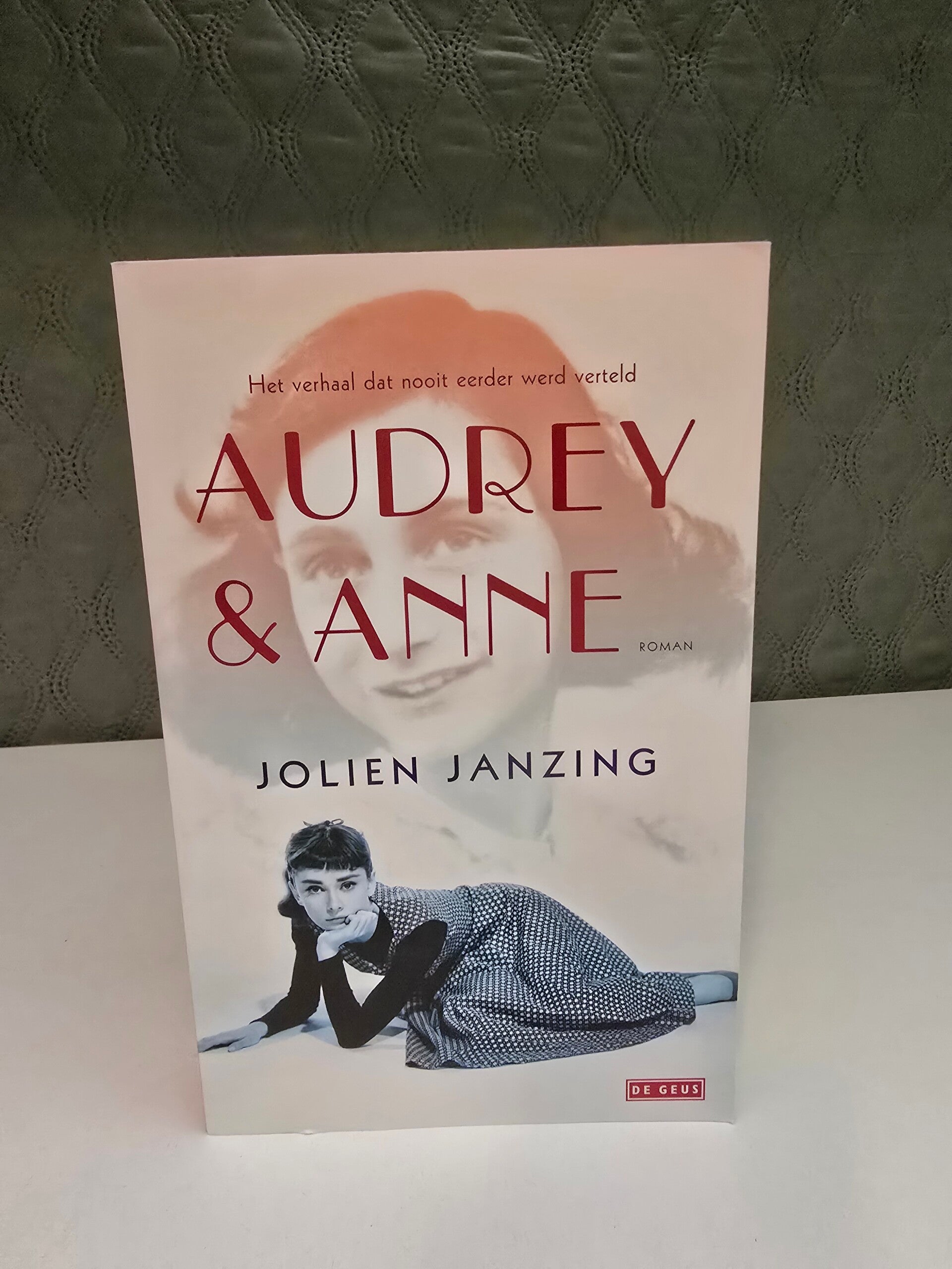 Jolien Janzing – Audrey & Anne