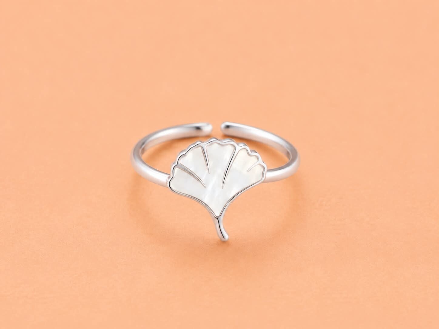 Bague ajustable feuille Ginkgo nacrée Argenté