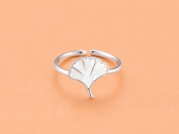 Bague ajustable feuille Ginkgo nacrée Argenté