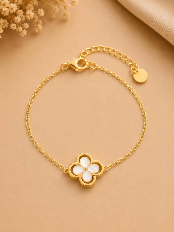 Bracelet fleur nacrée contour ajouré Doré