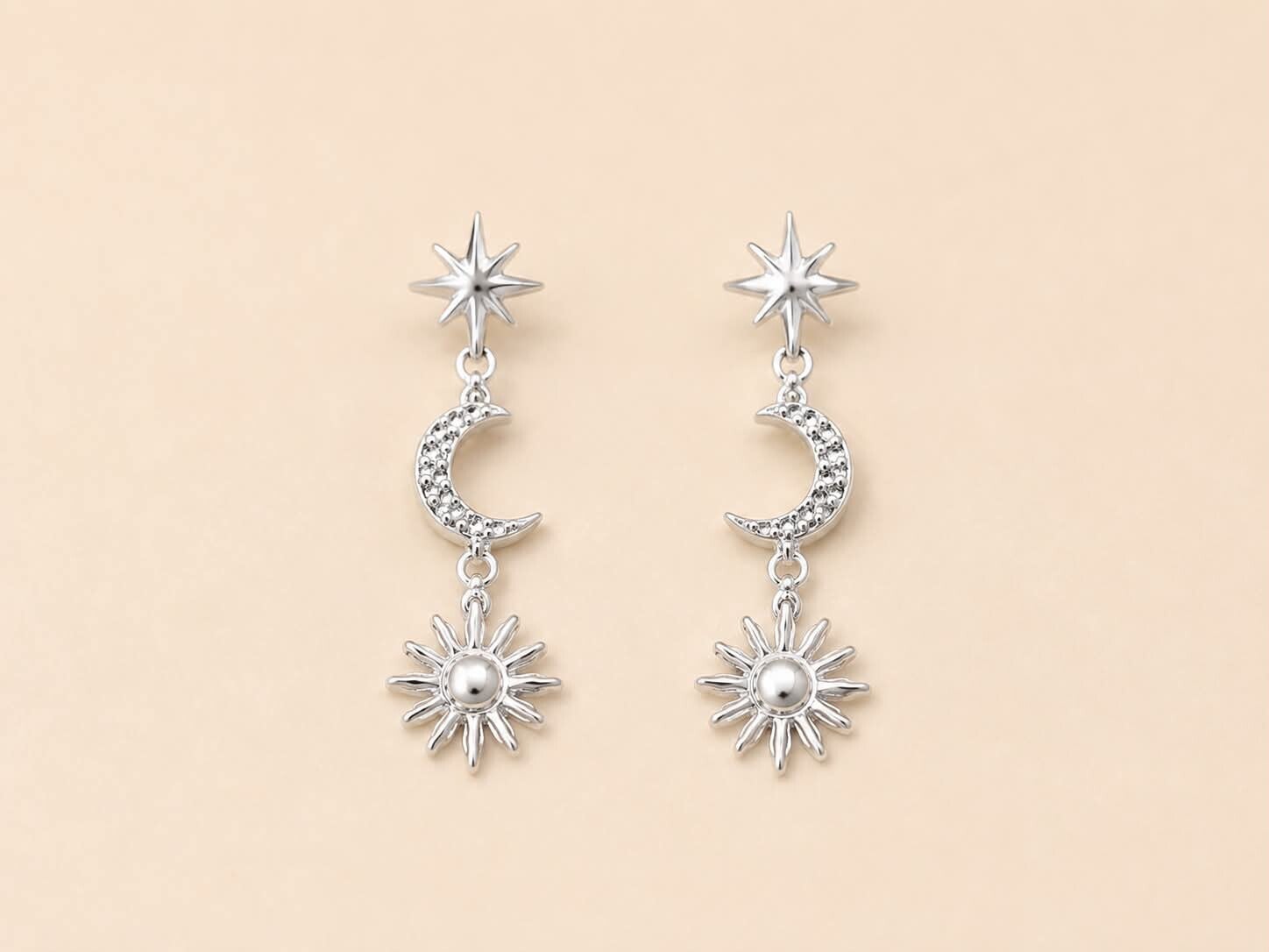 Boucles d'oreilles pendantes lune strassée et soleil Argent