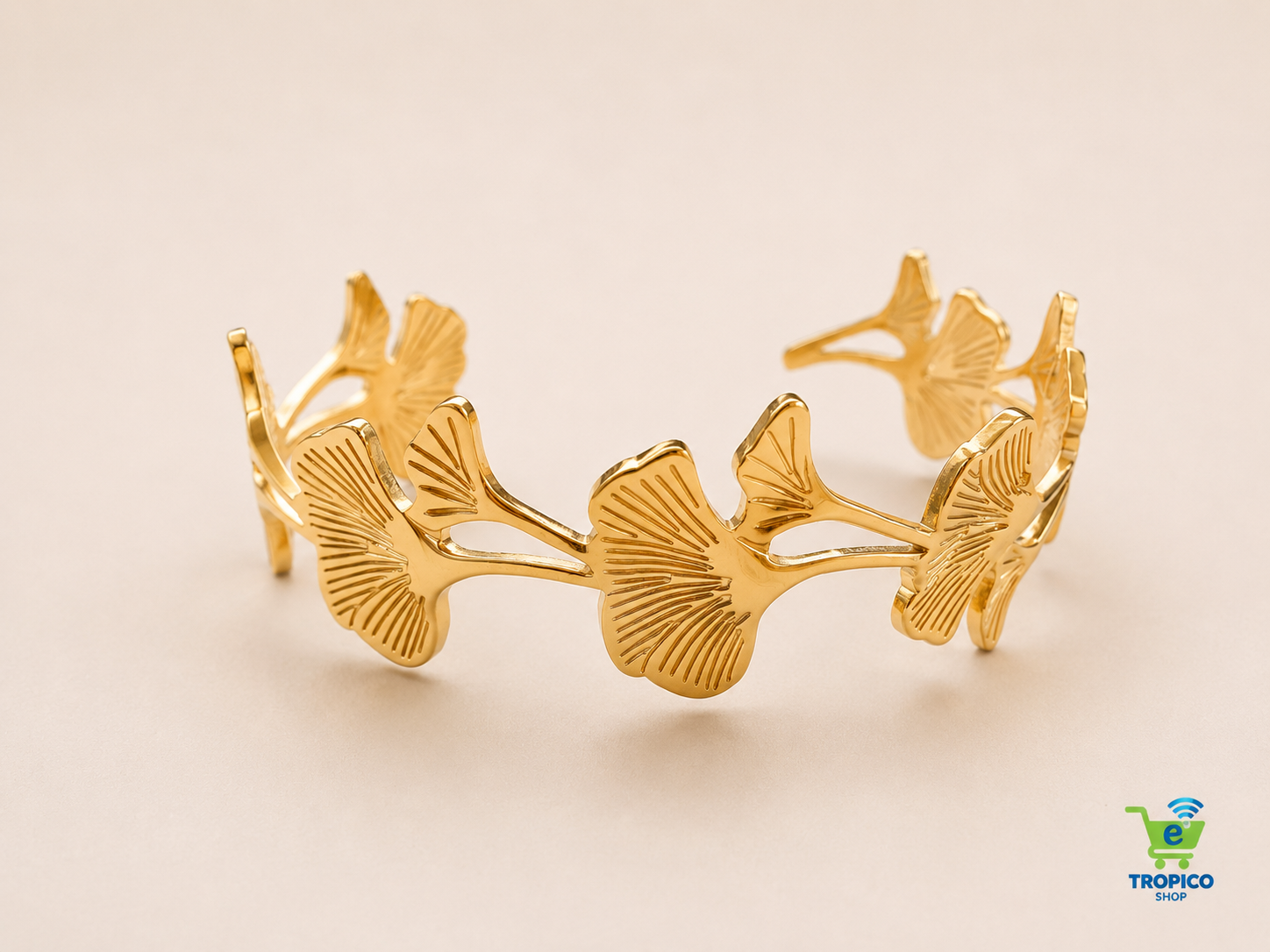 Bracelet manchette à feuilles de ginkgo sculptées Doré