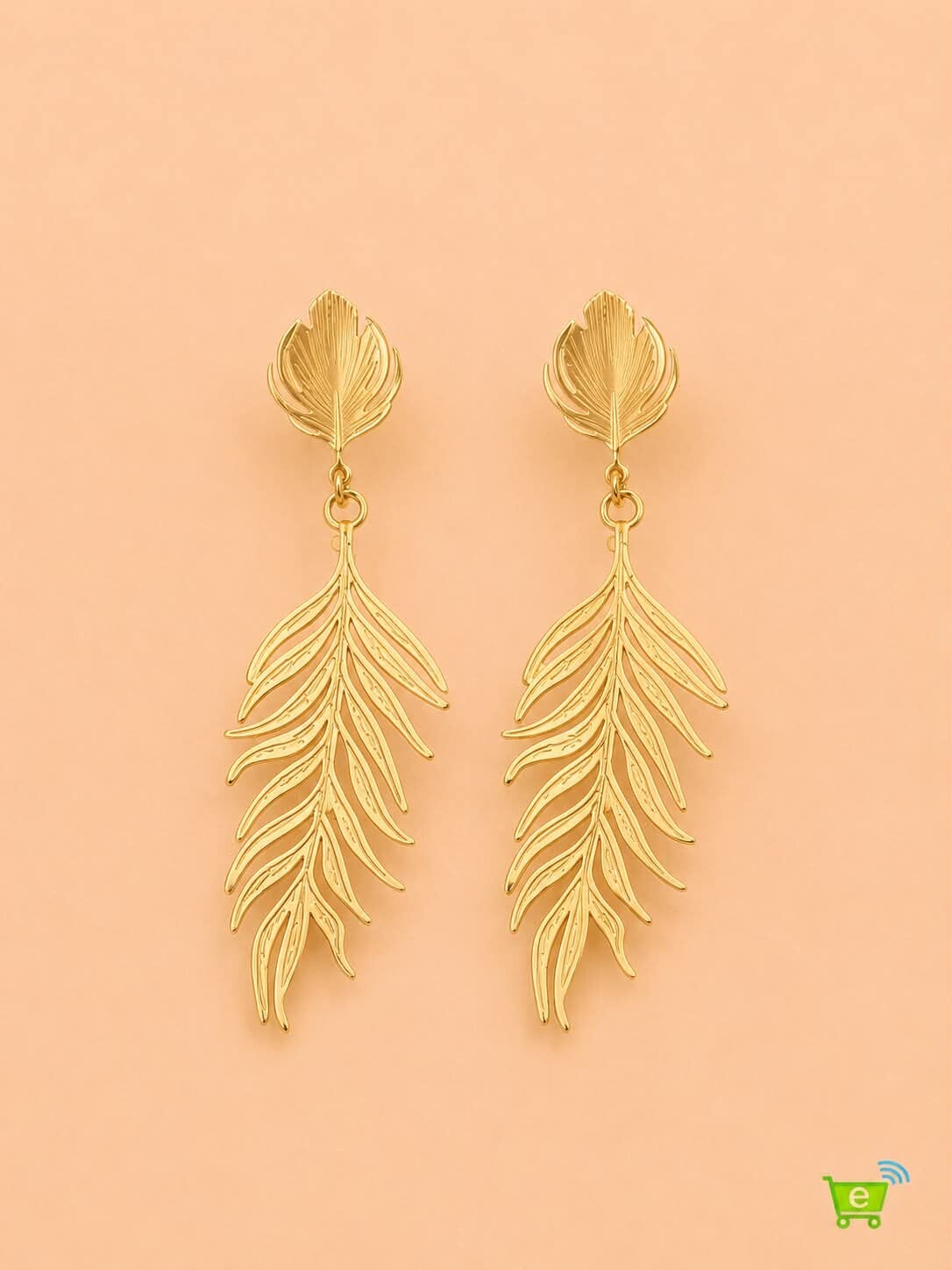 Boucles d'oreilles dorées pendantes feuilles tropicales gravées