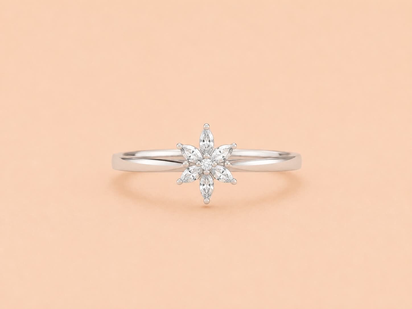Bague ajustable fleur aux pétales strassés Argent.