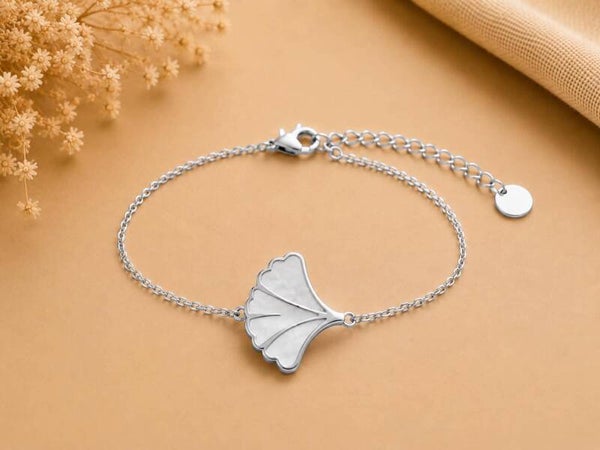 Bracelet feuille Ginkgo pavée et nacrée Argenté