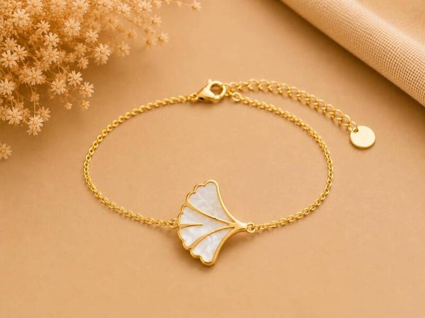 Bracelet feuille Ginkgo pavée et nacrée Doré