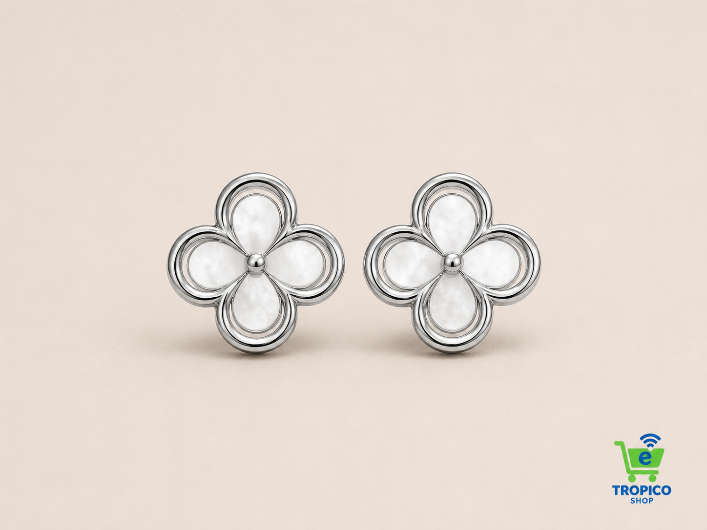 Clous d’oreilles fleur nacrée contour ajouré Argenté